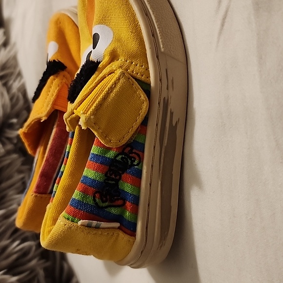 TOMS x Sesame Street Bert and Ernie Limited Edition Slip On Shoes Kids - Picture 2 of 3